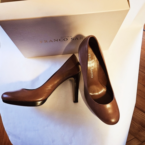 Franco Sarto Brown Leather Round Toe 3 3/4 inch Heels, Size 8M - Picture 2 of 9